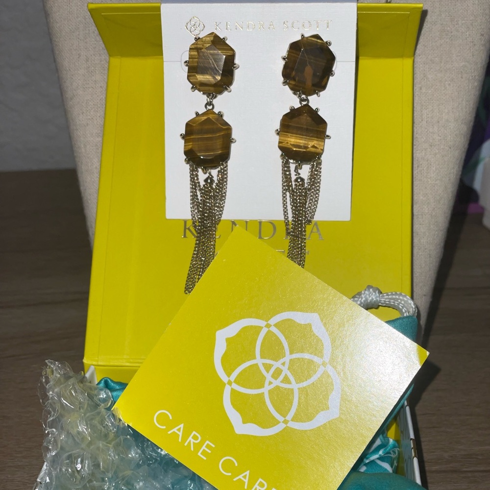Kendra Scott RARE HTF Rhonda earrings in tigers eye and gold tone.